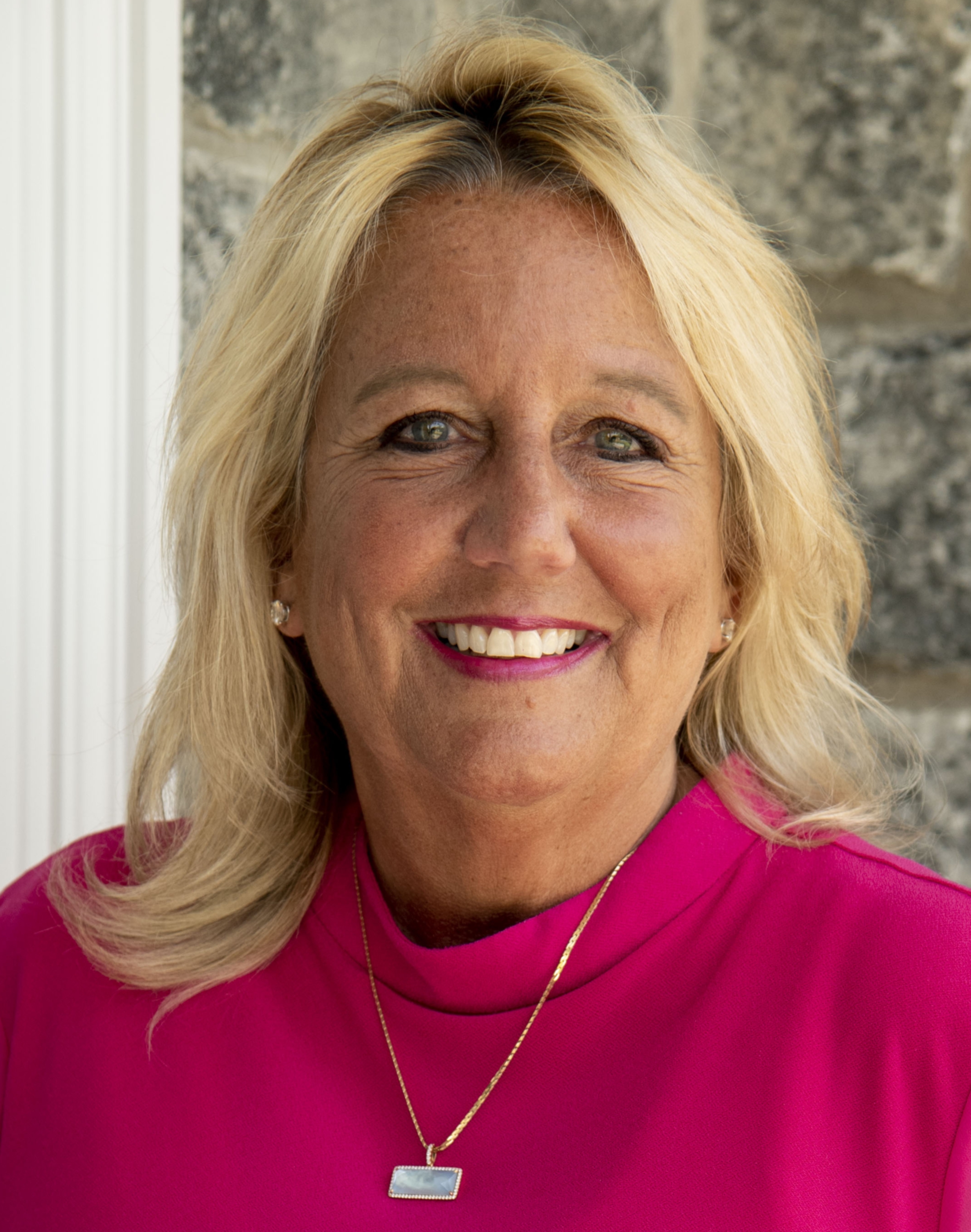 Agent Photo of Suzanne